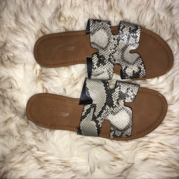 Snakeskin Print Notched Sandals - Picture 7 of 9